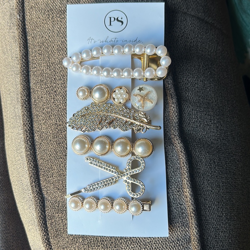 Queen of Pearls Clip Set